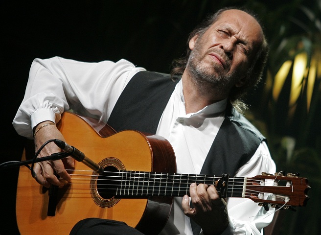 Spanish guitarist Paco de Lucia performs on stage during a concert as a part of his "Cositas buenas" tour in Palma de Mallorca in this January 11, 2008 file photo. Flamenco guitarist de Lucia - one of Spain's most influential musicians and a composer who fused traditional flamenco with jazz and other genres - died on February 26, 2014 of a heart attack in Mexico. A spokesman for the city hall in Algeciras, where de Lucia was born, confirmed his death and said the city would decree two days of official mourning.  REUTERS/Dani Cardona/Files  (SPAIN - Tags: ENTERTAINMENT PROFILE OBITUARY)